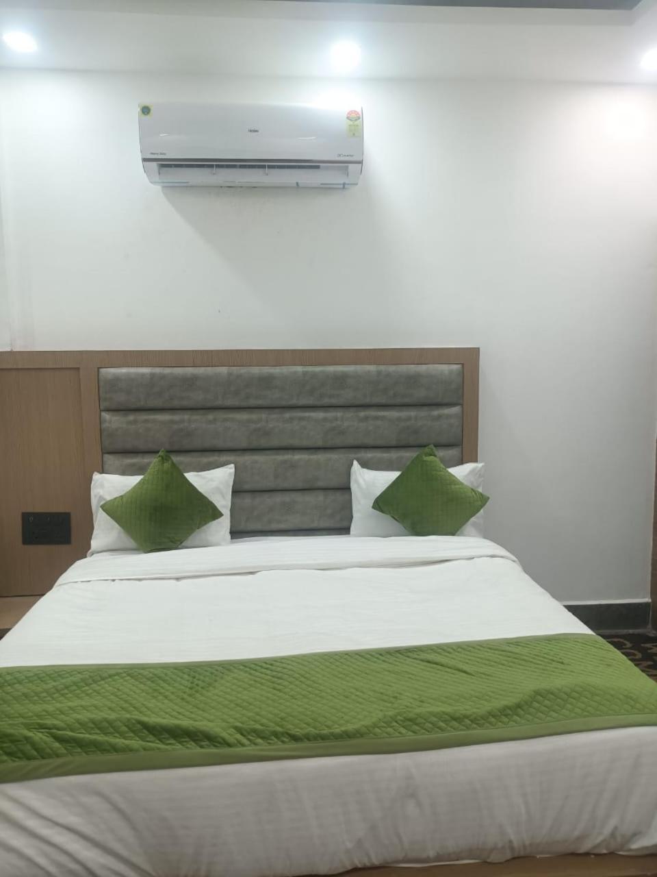 Hotel Whitehouse Ac Family Room Agra  Exterior foto