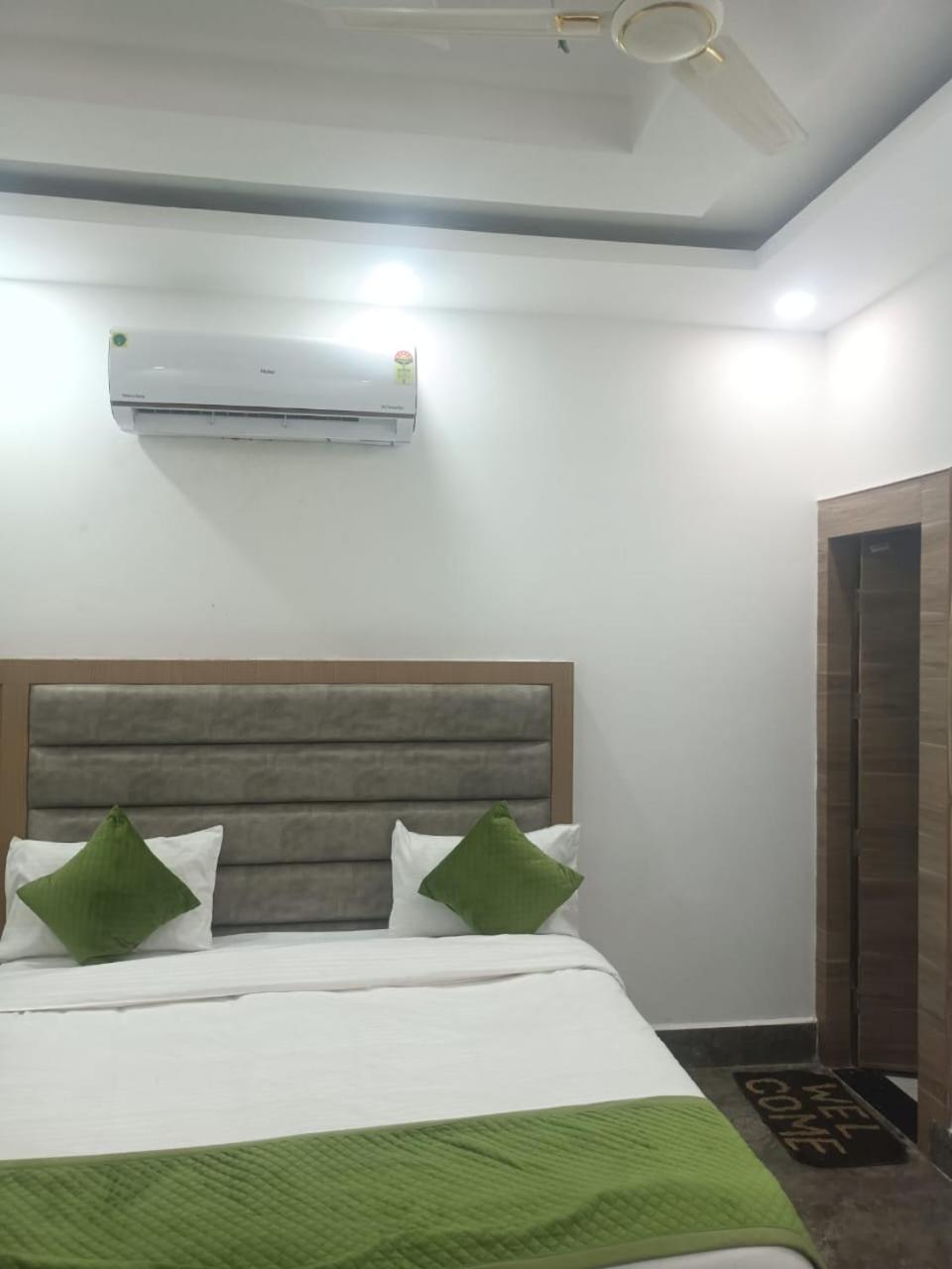 Hotel Whitehouse Ac Family Room Agra  Exterior foto