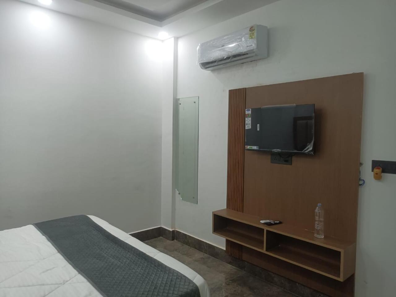 Hotel Whitehouse Ac Family Room Agra  Exterior foto